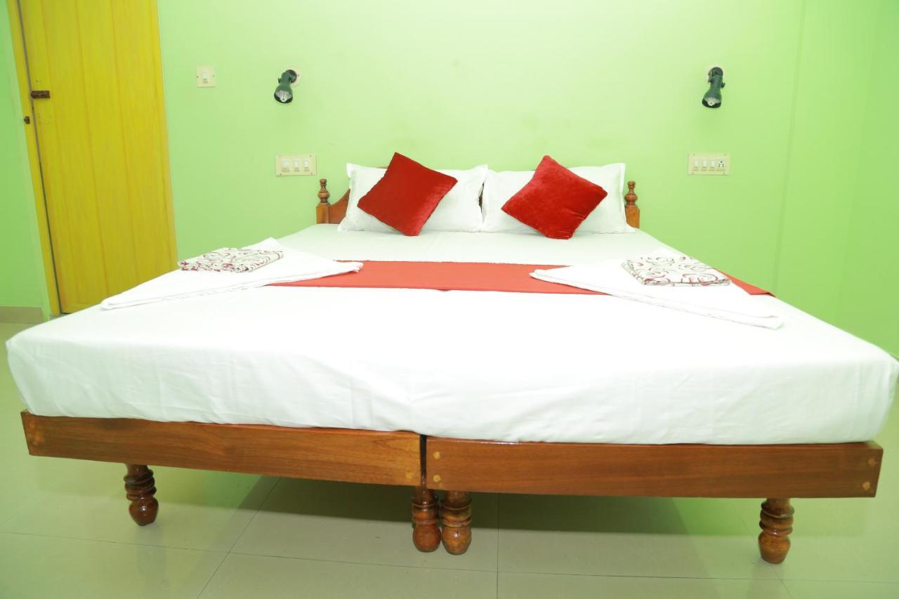 Shirleys Beach Hotel Kovalam Extérieur photo